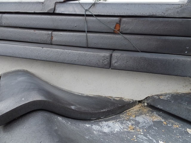 詰め直した新しい漆喰の表面